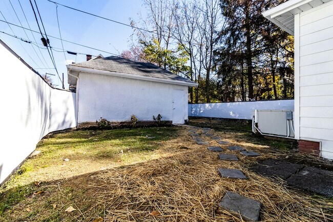Building Photo - 922 Charles Ct