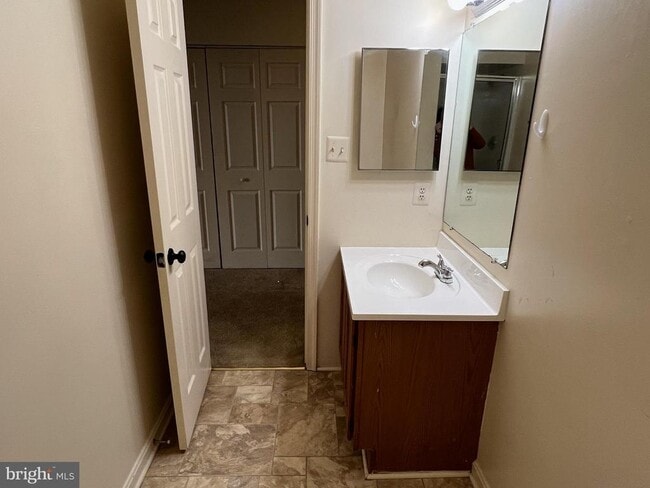 Building Photo - 18002 Sunset Lake Ct