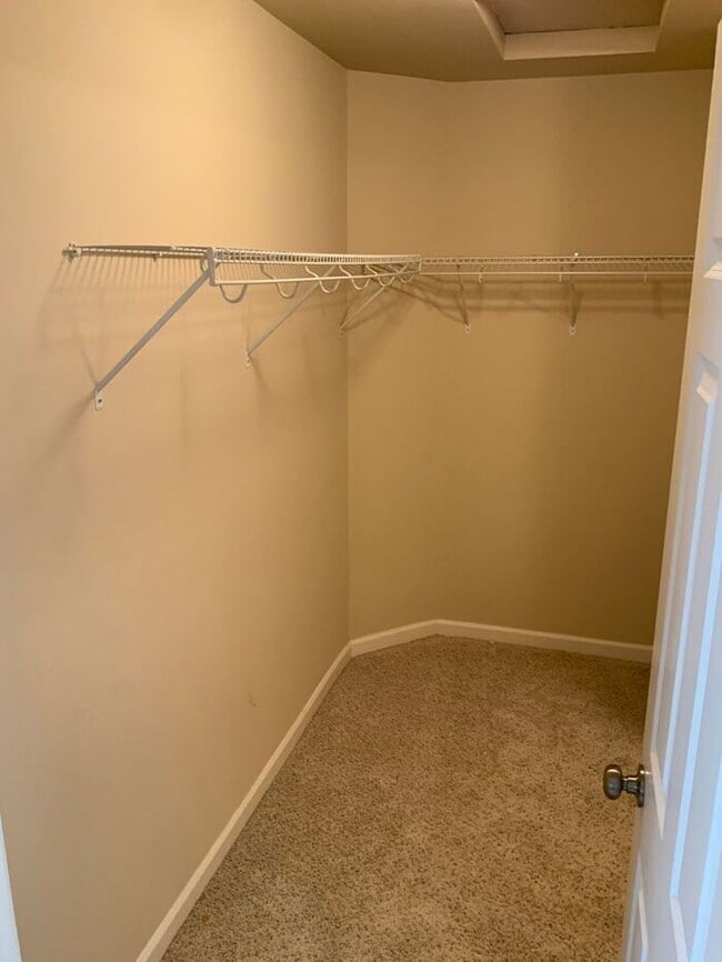 Building Photo - AVAILABLE NOW!! Puyallup 4bdr 2.5bath home...