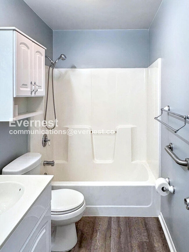 Building Photo - 123 Thomas Rd