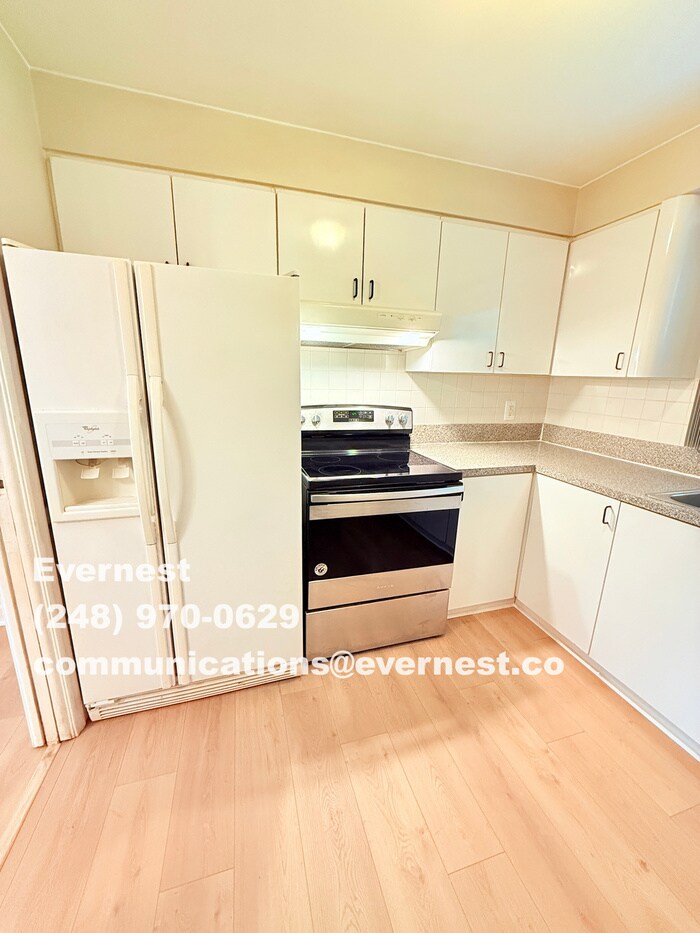 Building Photo - 17252 Sunnybrook Dr