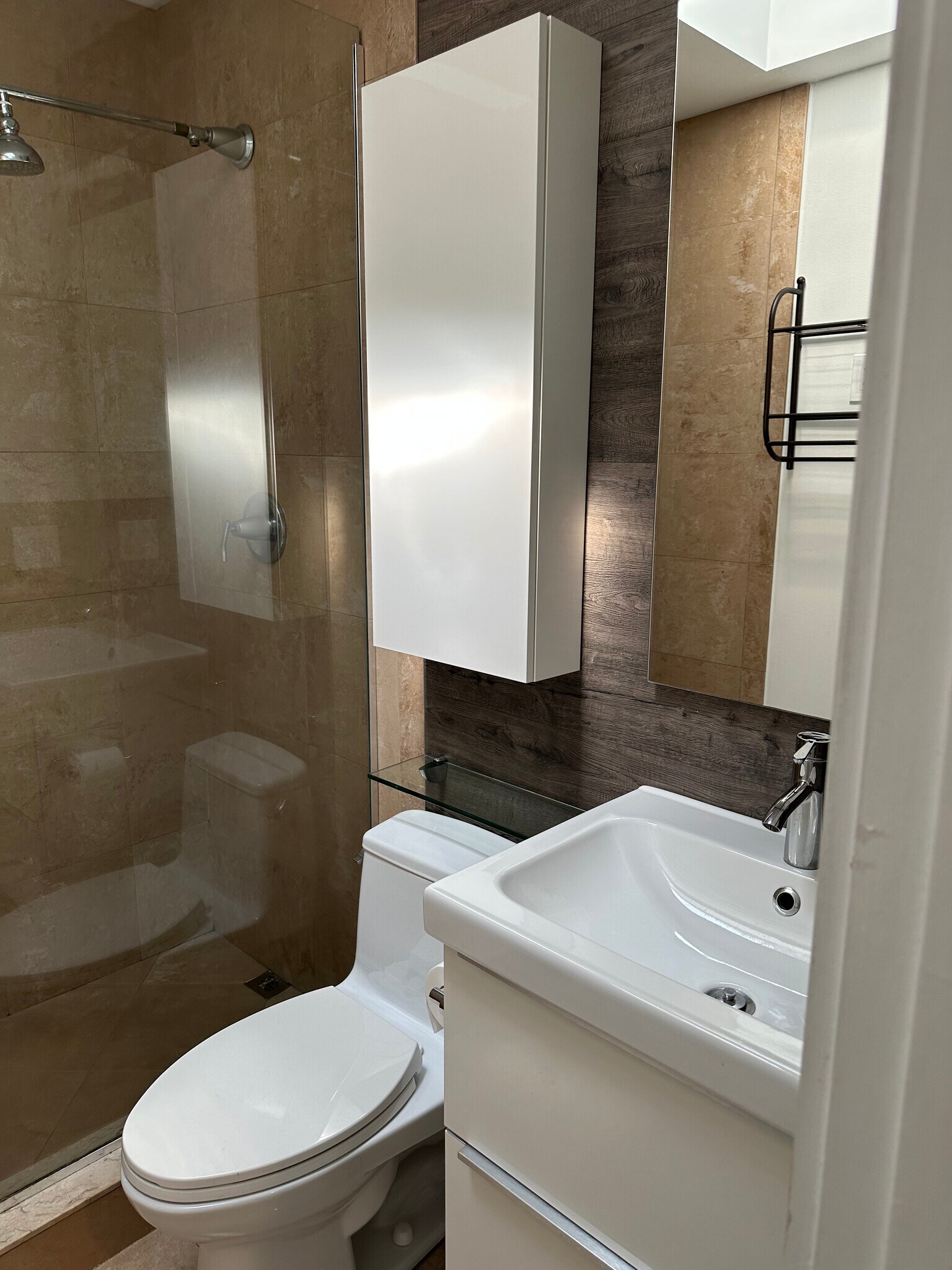 Building Photo - 1008 NE 11th St