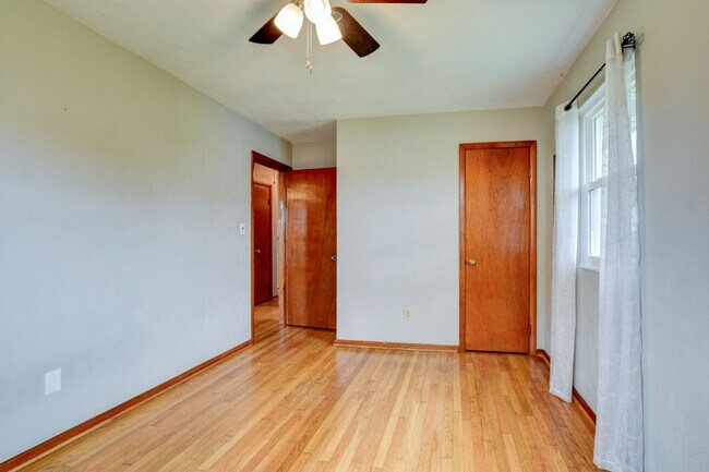 Building Photo - 609 Birch Dr