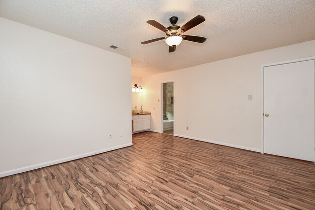 Building Photo - 3102 Timber View Dr