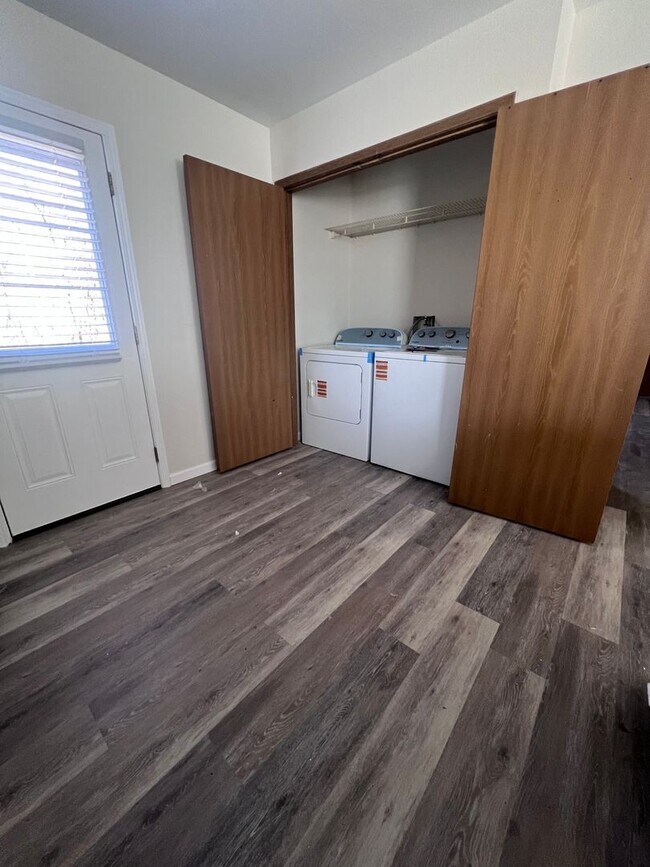 Building Photo - 1719-1719 Hanover Blvd