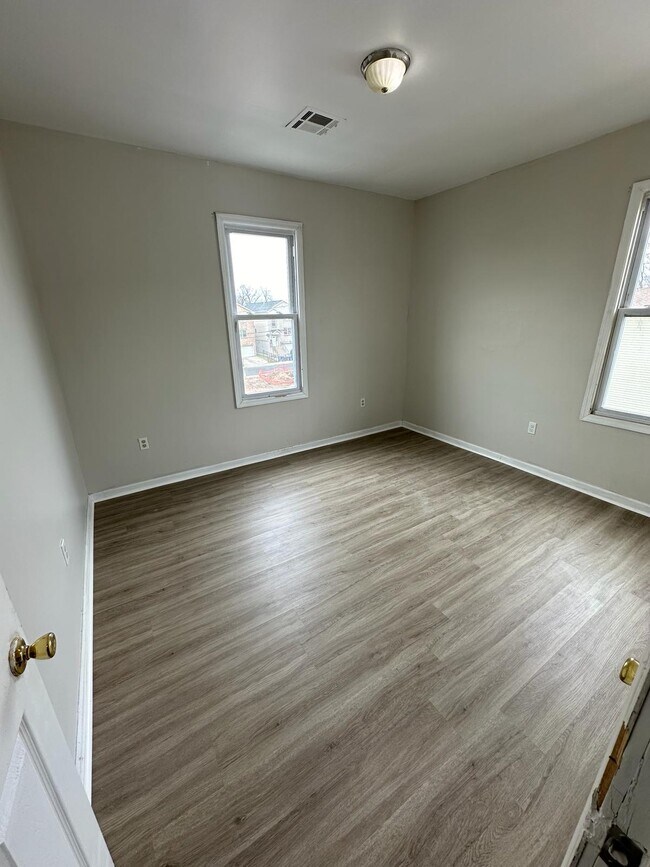 Building Photo - 19 Hobson St