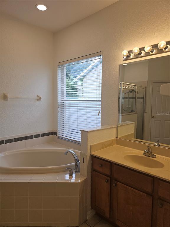 Building Photo - 350 Lake Amberleigh Dr