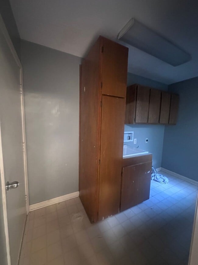 Building Photo - 1002 Juniper Springs Dr