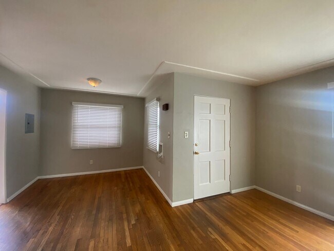 Building Photo - m529 - Mann