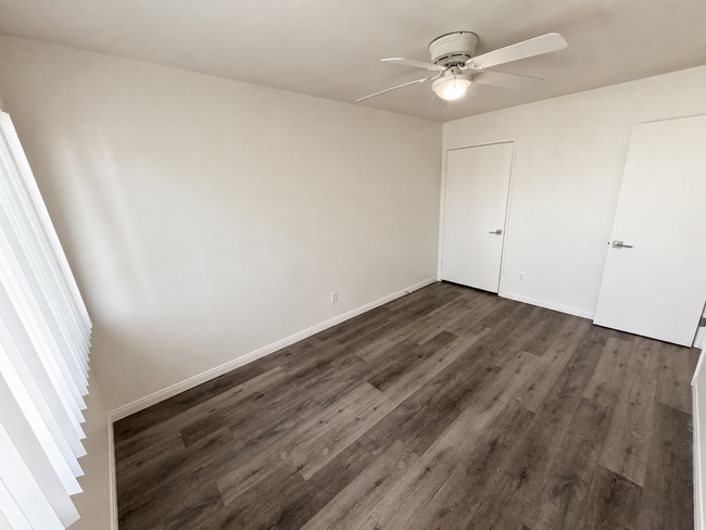 Building Photo - 211 E Santa Paula St