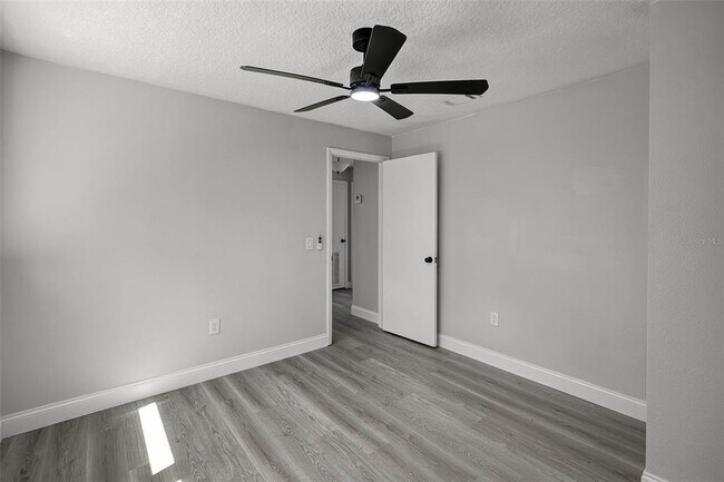 Building Photo - 2105 9th St NE