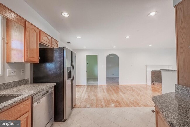Building Photo - 5008 Treetop Ln