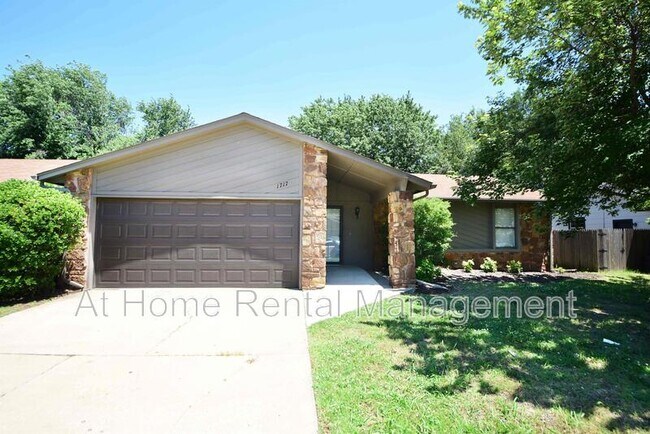 Primary Photo - 1717 N Desert Palm Ave