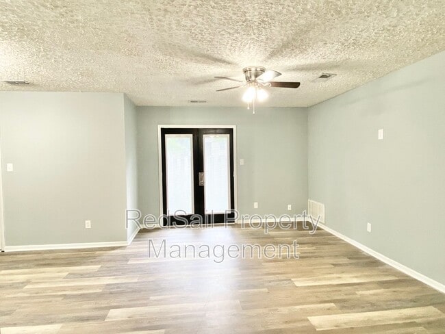 Building Photo - 1449 Longdale Dr