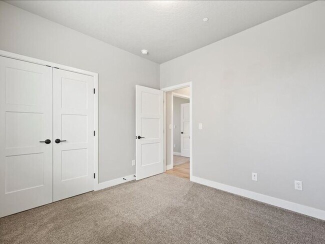 Building Photo - 4725 Roark Dr