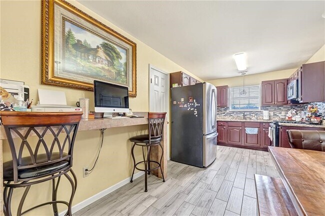 Building Photo - 122 S Bailey St