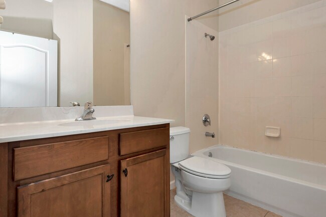 Building Photo - 253 Catriona Dr