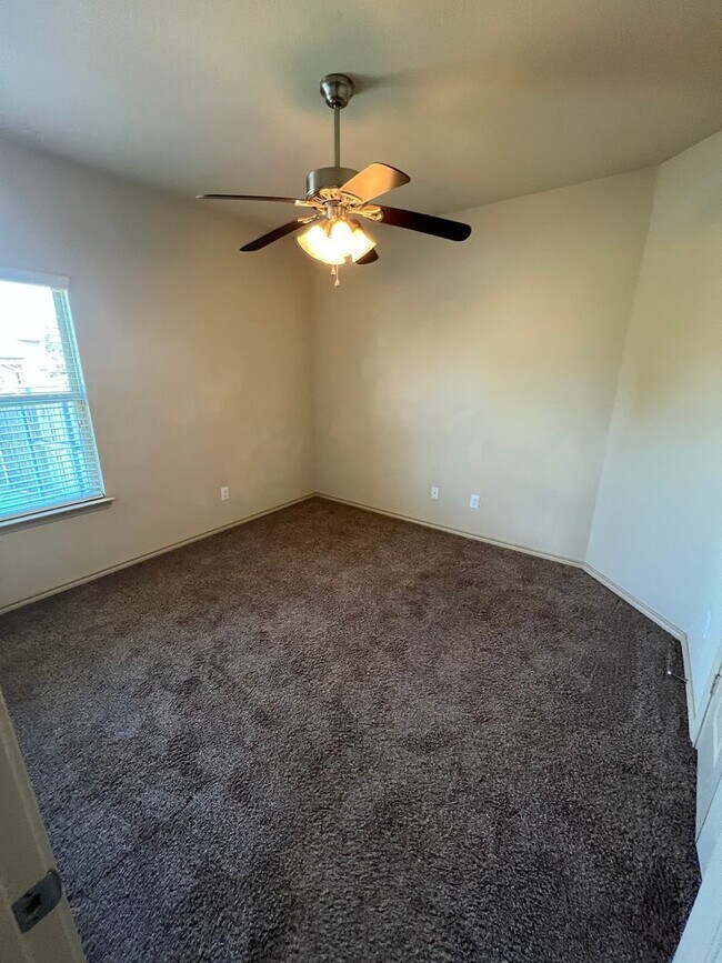 Building Photo - 1213 Ashley Dr
