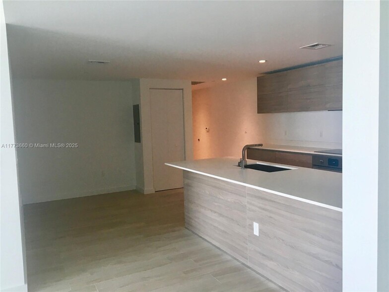 Building Photo - 1300 S Miami Ave