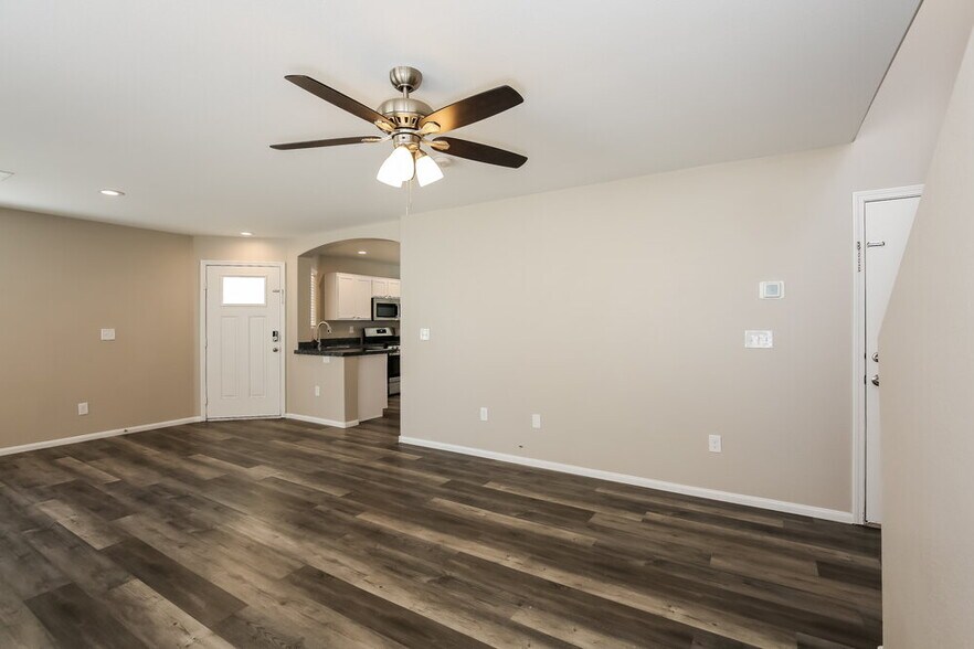 Building Photo - 9450 Havasu Canyon Ave
