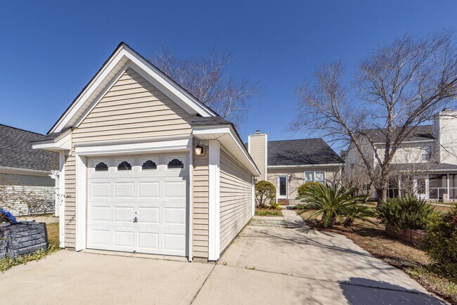 Building Photo - 3 Bedroom 3 Bath Single Family Home in Bridges of Summerville - Summerville