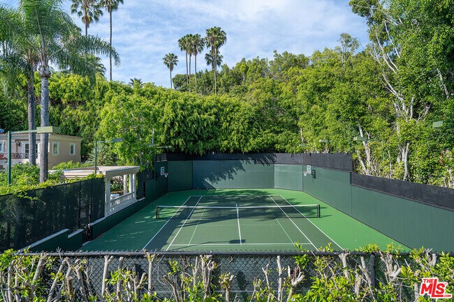 Building Photo - 407 Robert Ln