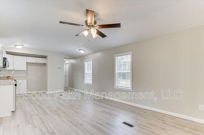 Building Photo - 2056 Louisa Rd