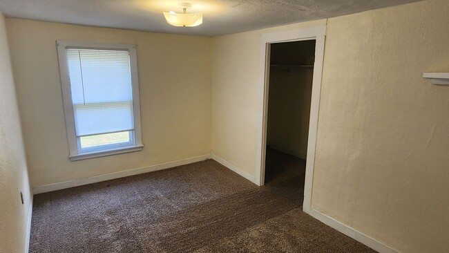 Building Photo - Single Family Three Bedroom Home in Salama...