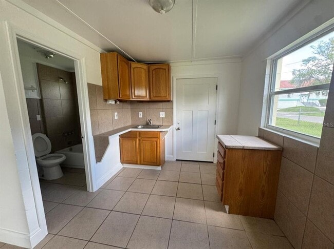 Building Photo - 1107 SW Fort King St