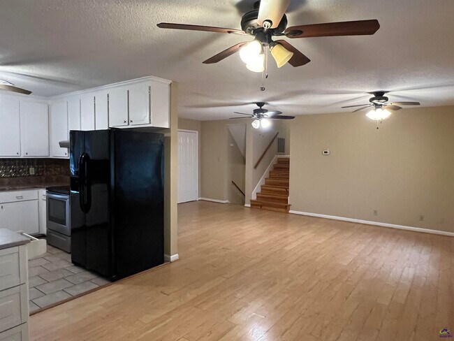 Building Photo - 212 Highland Dr