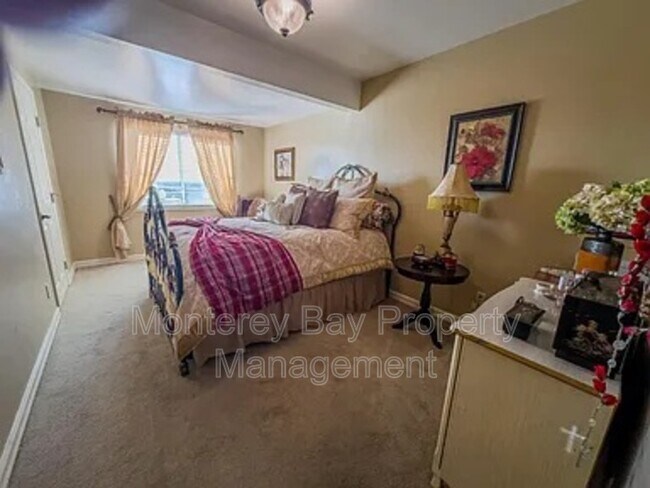 Building Photo - 1976 Grandview St