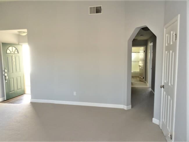 Building Photo - 85 Tahoe Ct