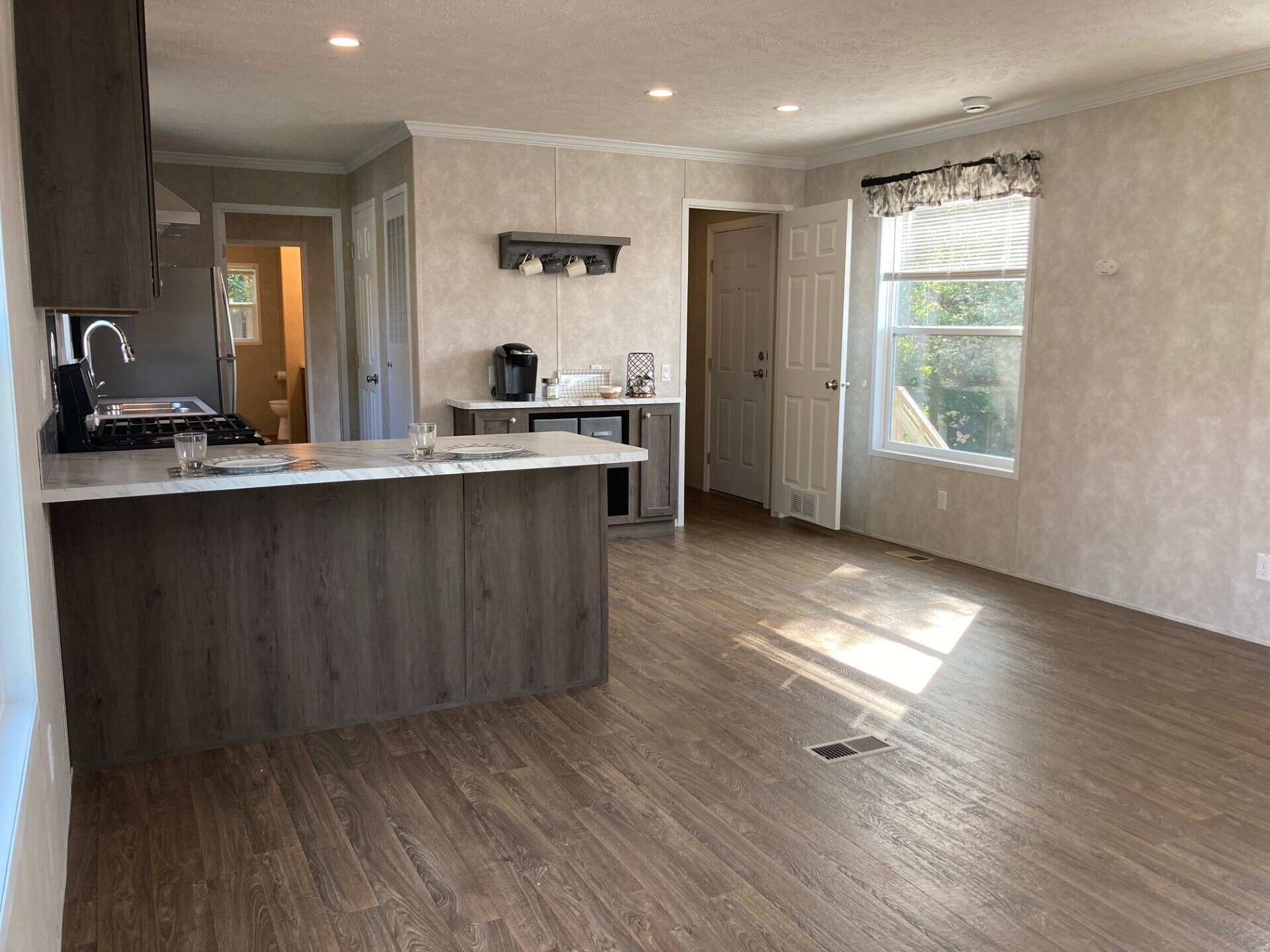 Building Photo - 2042 Marmoor Dr