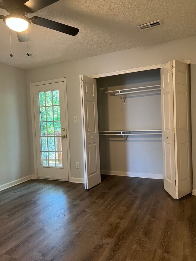 Building Photo - 233 B Lantana Ln