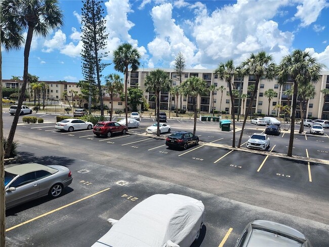 Building Photo - 3737 Lake Bayshore Dr