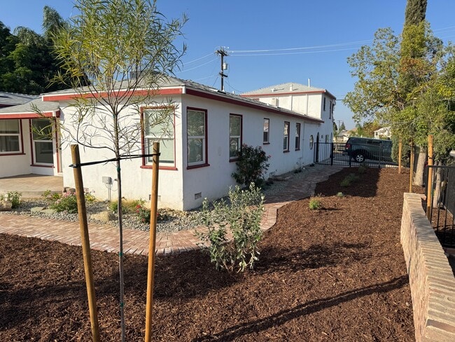 Building Photo - 2230 Alta Vista Dr