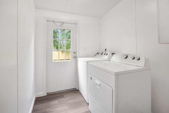 Building Photo - 21950 Caney Dr