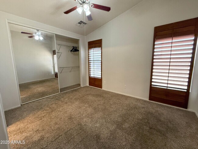 Building Photo - 11561 W Green Dr