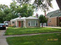 Building Photo - 2329 16th Ave