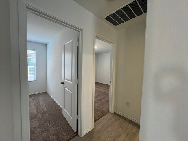 Building Photo - Charming 3/2 Home in Navarro Ranch