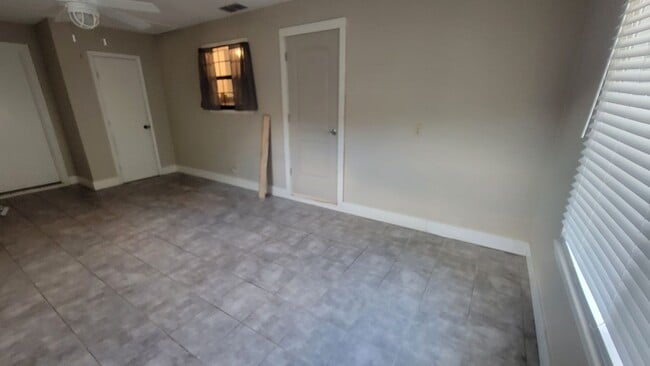Building Photo - Convenient in Keene