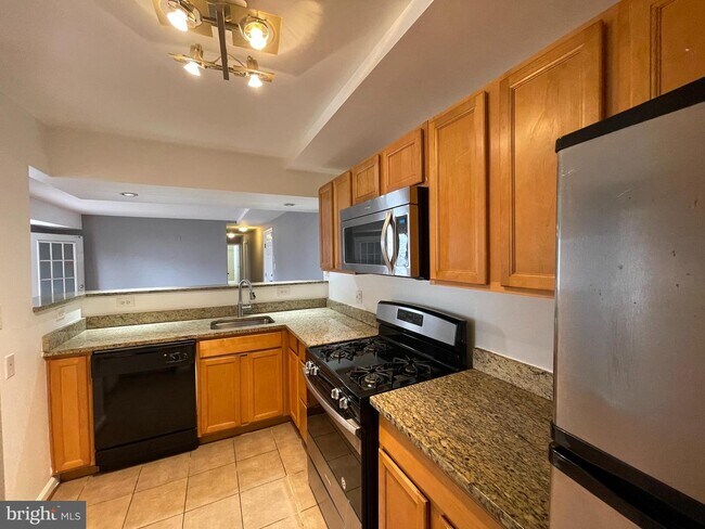 Building Photo - 2512 Markham Ln