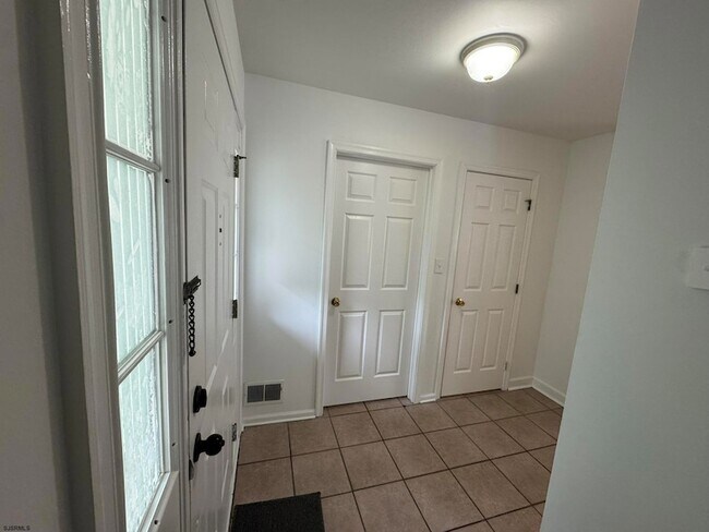 Building Photo - 10 Starboard Ct