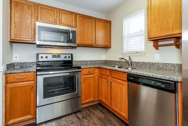 Building Photo - 2745 Briscoe Dr
