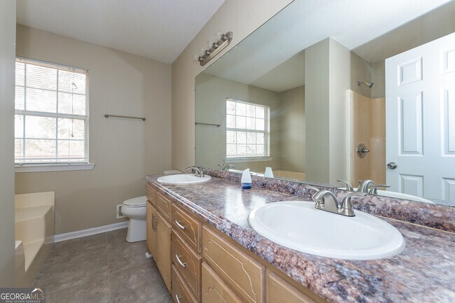 Building Photo - 205 Briarpatch Ct