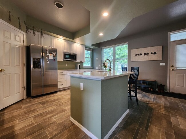 Building Photo - Stunning 3 Bedroom Townhome Tucked Away In...