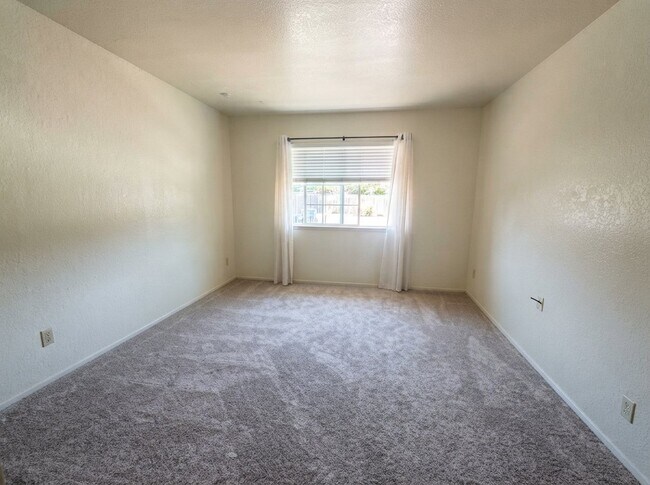 Building Photo - 398 Corrida Dr