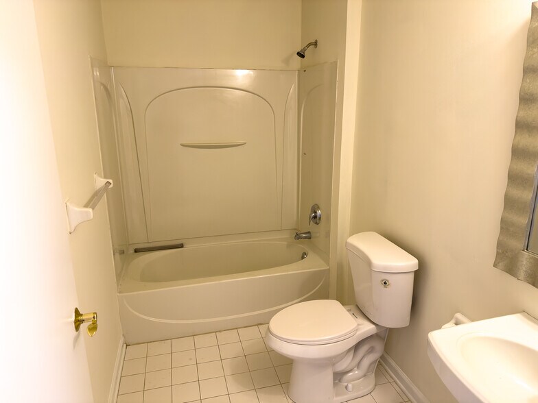 Building Photo - 858 Nittany Ct