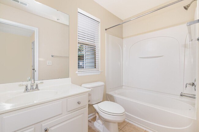 Building Photo - Glenwood North Townes