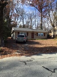 Building Photo - 2 Bedroom close to UNCG